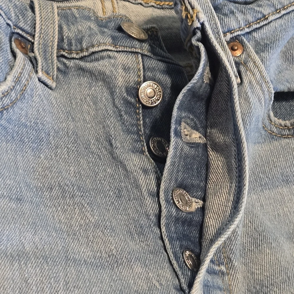 Levi’s 501 Women’s 26x30 Slim Straight Jeans Light Wash Button Fly High Rise EUC